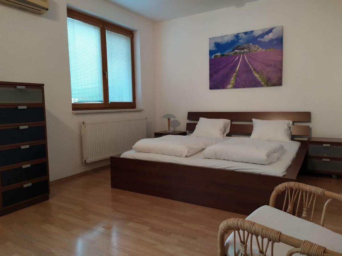 Kate & Jenny - Two-Level Apartment In The Old Town Bratysława Zewnętrze zdjęcie